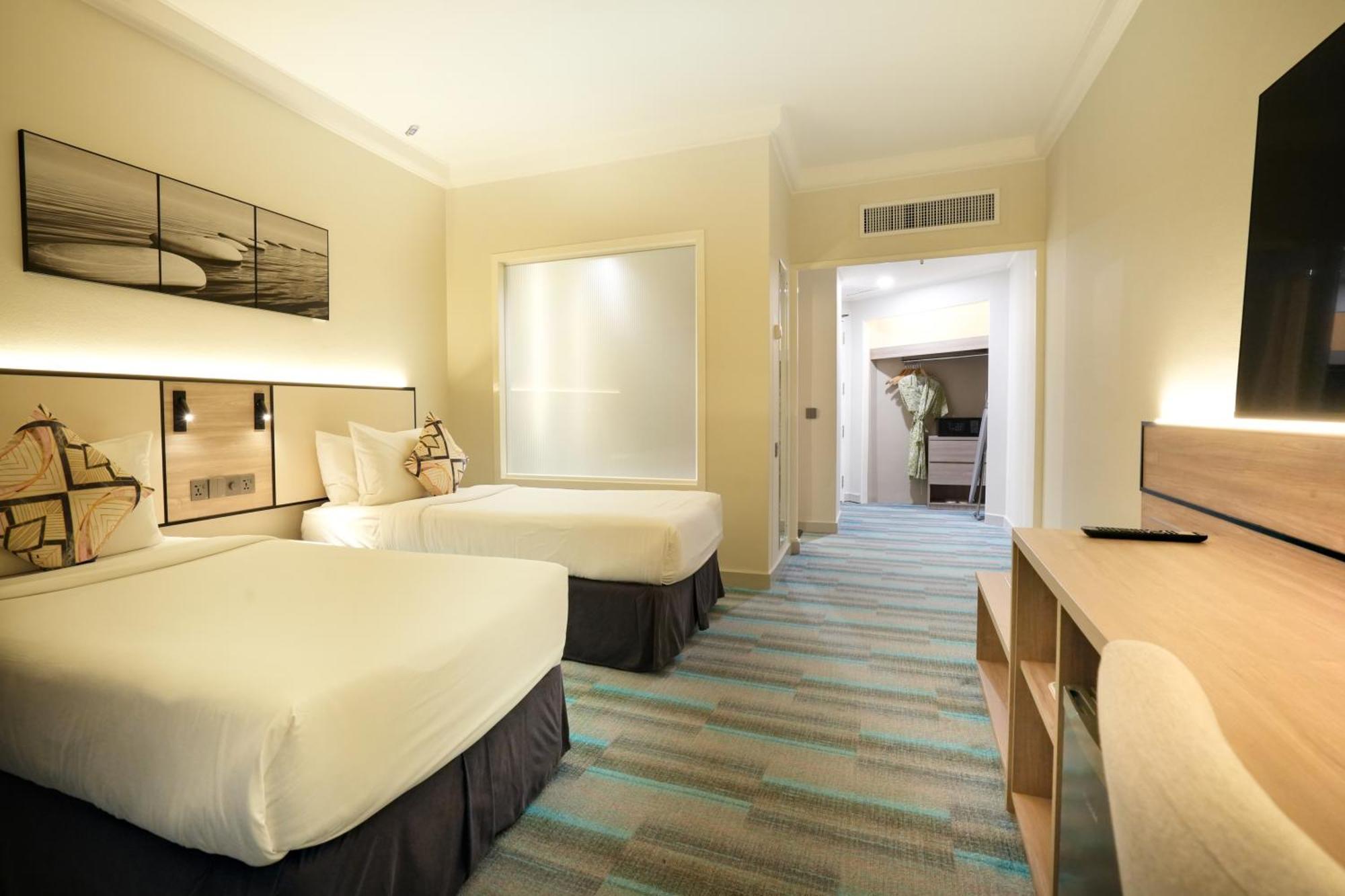 Thistle Johor Bahru Exterior foto Deluxe Family Room